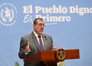 Presidente Bernardo Arévalo indicó que el Mineduc estará levantando actas a maestros que no acudan a sus labores normales. (Foto: Byron de la Cruz)