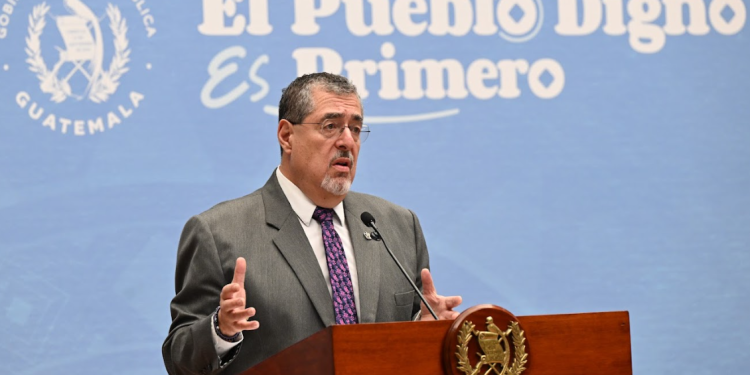 Presidente Bernardo Arévalo indicó que el Mineduc estará levantando actas a maestros que no acudan a sus labores normales. (Foto: Byron de la Cruz)