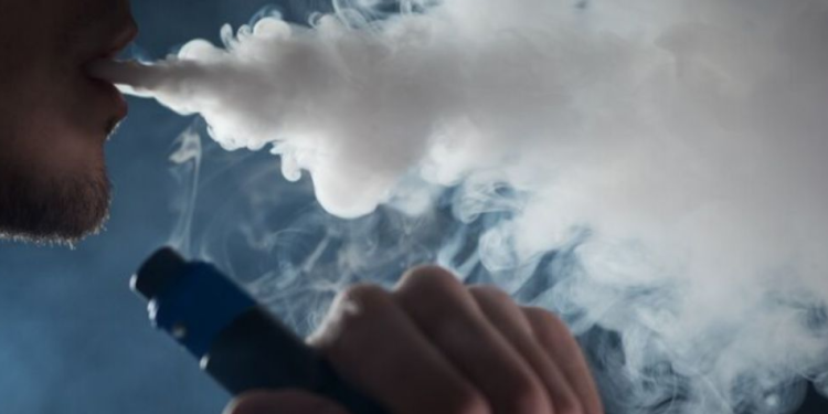 Ministerio de Salud prohibió el uso de cigarros eléctricos en instalaciones donde se preste atención médica. (Foto: Unsplash)