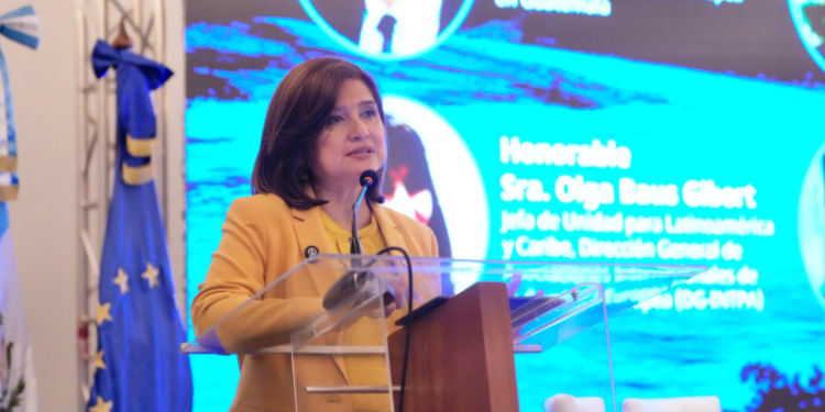 La vicepresidenta Karin Herrera participó en el Foro de Inversiones por el Motagua. (Foto: vicepresidencia)