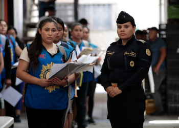 Los postulantes deben tener entre 18 y 29 años, haber culminado el nivel diversificado. / Foto: Alex Jacinto