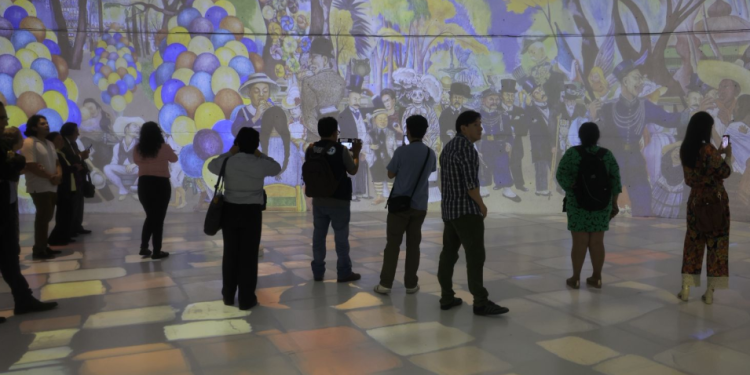 Embajada de México en Guatemala realiza exposición inmersiva de Frida Kahlo y Diego Rivera. (Foto: DCA)