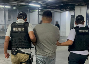 Los agentes observaron a un hombre con rasgos similares a los del reportado como desaparecido, caminando cerca del lugar donde finalmente fue detenido. / Foto: PNC