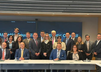 La delegación de Guatemala está encabezada por el vicecanciller Julio Orozco y la ministra de Economía, Gabriela García. / Foto: Minex.