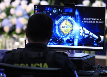 PNC recibe equipo de computo como parte de las estrategias de modernización que impulsa el Mingob. (Foto: Mingob)