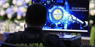 PNC recibe equipo de computo como parte de las estrategias de modernización que impulsa el Mingob. (Foto: Mingob)