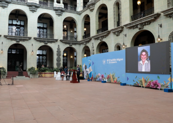 La ministra de economía se conectó desde E.E.U.U. por videoconferencia a La Ronda. / Foto: Alex Jacinto