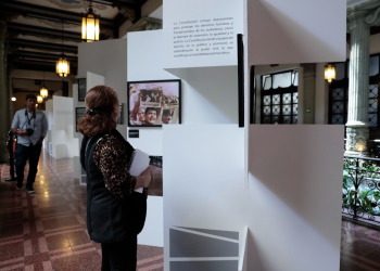 Una mirada al pasado desde los pasillos del Palacio Nacional. / Foto: Alex Jacinto