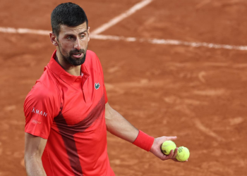 Djokovic se moja sobre su favorito en la final de la Champions League