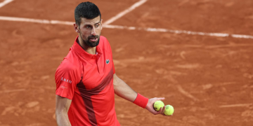 Djokovic se moja sobre su favorito en la final de la Champions League