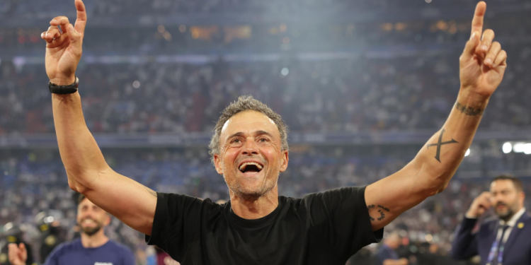 Luis Enrique dedica su segundo triplete a su hija Xana