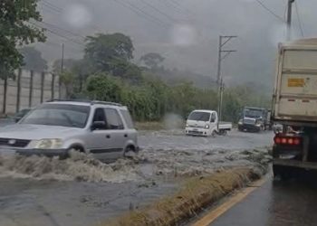 Conred alerta por inundación en km 36 de la ruta a Escuintla, a inmediaciones de Palín. / Foto: Conred.