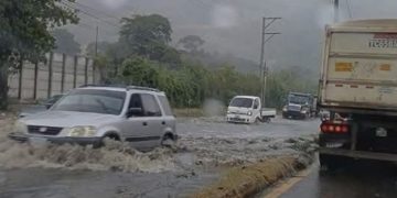 Conred alerta por inundación en km 36 de la ruta a Escuintla, a inmediaciones de Palín. / Foto: Conred.