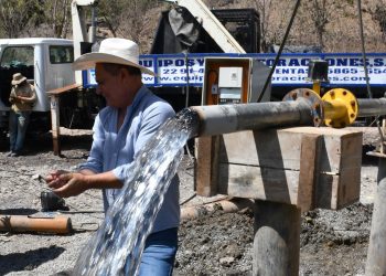 Supervisan avances del proyecto de agua potable en San José La Arada