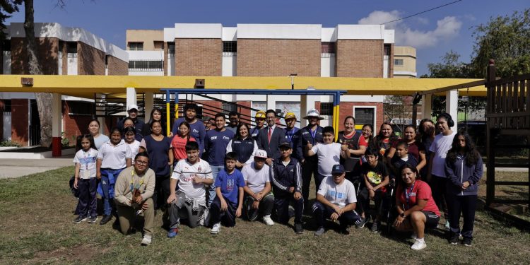 El CIV entregó el remozamiento de escuela de educación especial, en la zona 1.
