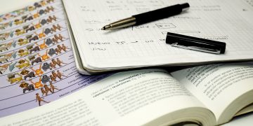 Entre las prácticas extendidas está la inclusión de autores sin mérito.