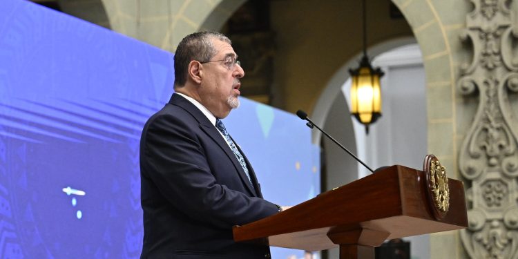 Presidente Arévalo reitera denuncia contra corruptos que controlan la justicia