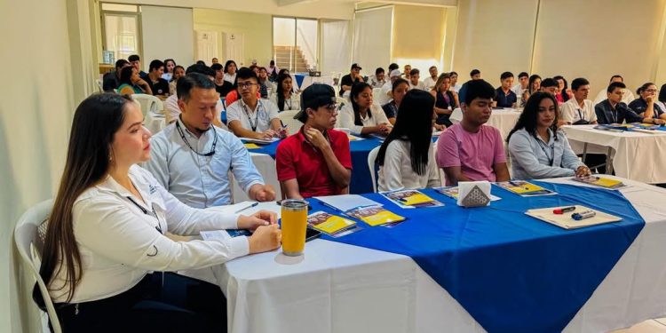 Jóvenes debaten sobre ciudanía y participación política en Escuintla
