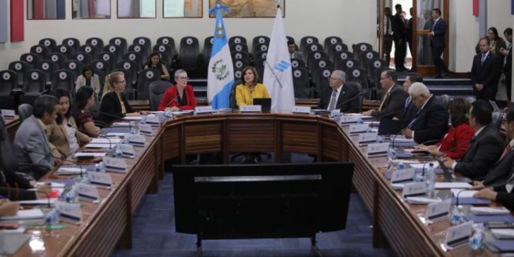 La vicepresidenta Karin Herrera lidera regunión del Gabinete Económico (Gabeco).
