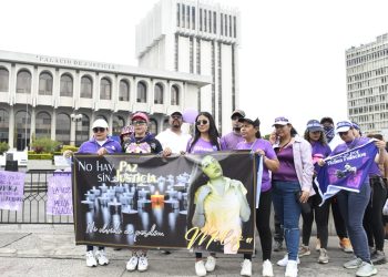 Marcha por Melissa Palacios llega frente al Palacio de Justicia. / Foto: DCA.