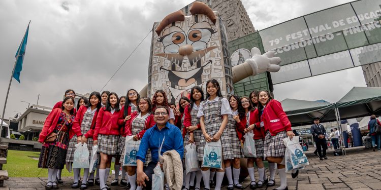 Festival de Educación Económico-Financiera reunió a más de 10 mil estudiantes
