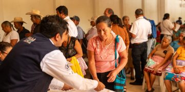 Notifican a más adultos mayores sobre su ingreso al programa. / Foto: Mintrab.