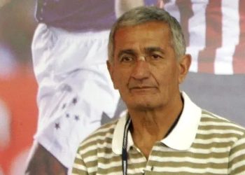 Juan Ramón "la Bruja" Verón, leyenta de Estudiantes del Plata, fallece a los 81 años en Buenos Aires.