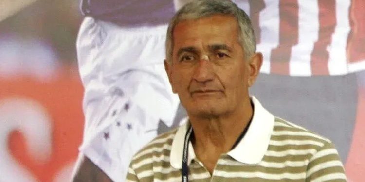 Juan Ramón "la Bruja" Verón, leyenta de Estudiantes del Plata, fallece a los 81 años en Buenos Aires.