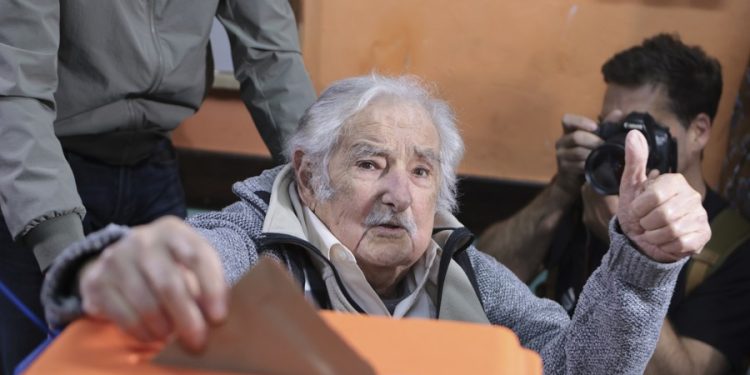 Mujica: “A veces la gente se quiebra por nimiedades”