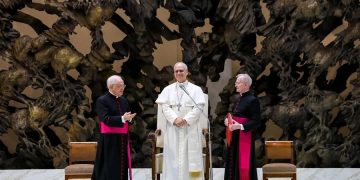El papa León XIV, durante su primera audiencia pública de su pontificado.