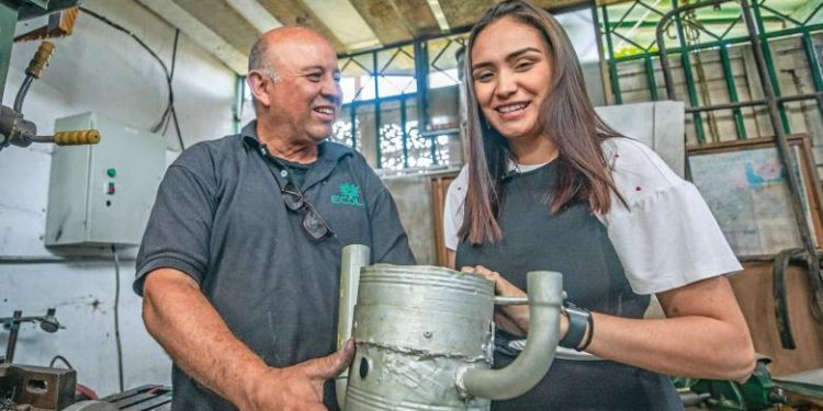 Mariana Pérez, ingeniera colombiana, inventora de máquina para limpiar el aire. / Foto: ecolair.