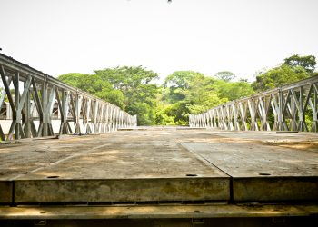 Instalan puente Bailey para asegurar el paso a Guanagazapa en la temporada de lluvia. / Foto: CIV.