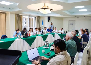 Actores clave se reúnen para planificar conservación y turismo responsable en Petén