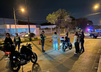 Tránsito de la PNC continúa imponiendo multas por carreras clandestinas y carencia de documentos. / Foto: PNC.