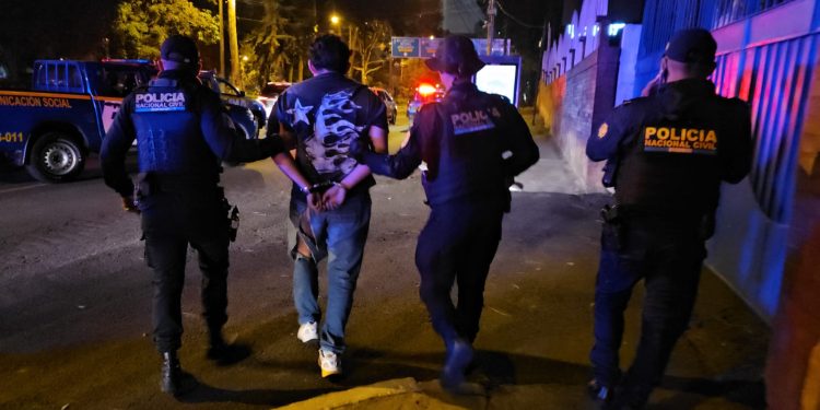 El conductor fue identificado como José Pablo Ramírez Esquivel, de 26 años, quien manejaba un BMW Serie 1, modelo 2013 en evidente estado de ebriedad. / Foto: PNC