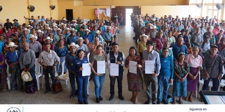 Entregan Aporte Económico del Adulto Mayor en Cubulco, Baja Verapaz