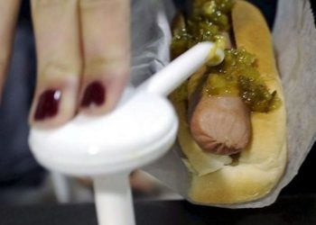 Estudio encuentra relación entre consumo de alimentos ultraprocesados y priméros signos de párkinson.