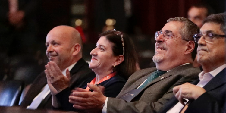 Presidente Arévalo en la ceremonia de lanzamiento de Centroamérica Cuenta 2025. / Foto: Alex Jacinto.