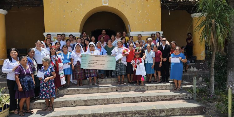 Reconocen labor de comadronas en San Luis Jilotepeque, Jalapa