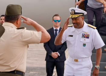 Almirante de la Marina de los EE. UU. Alvin Holsey, comandante del Comando Sur de los EE. UU.. / Foto: Embajada de Estados Unidos en Guatemala.
