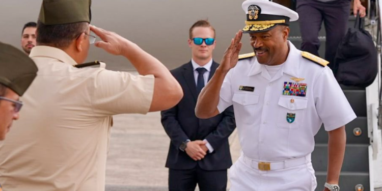 Almirante de la Marina de los EE. UU. Alvin Holsey, comandante del Comando Sur de los EE. UU.. / Foto: Embajada de Estados Unidos en Guatemala.