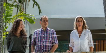 Fotografía de archivo del 1 de agosto de 2024 de los opositores venezolanos Claudia Macero (i), Pedro Uchurrurtu (c) y Magalli Meda, asilados en la Embajada de Argentina en Caracas (Venezuela). / Foto: EFE.