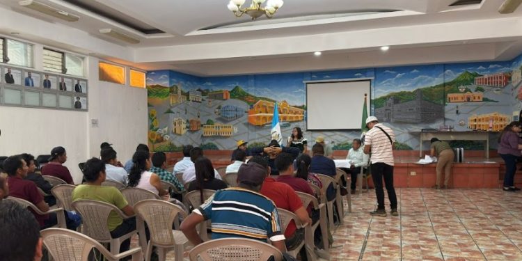 Firman 10 convenios de desarrollo en Patzún, San Pedro Yepocapa y San José Poaquil