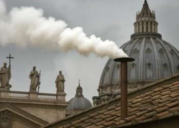 Humo blanco anuncia que hay nuevo Papa.
