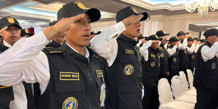 Agentes ahora se desempeñarán como investigadores de la PNC. / Foto: PNC.