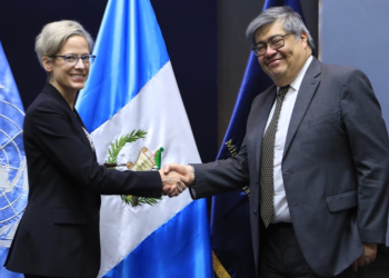 La visita de Satterthwaite forma parte de una agenda oficial que se extenderá hasta el 23 de mayo. / Foto: Mingob.