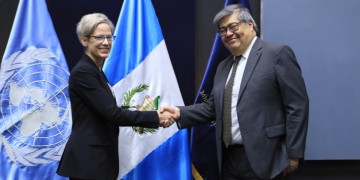 La visita de Satterthwaite forma parte de una agenda oficial que se extenderá hasta el 23 de mayo. / Foto: Mingob.