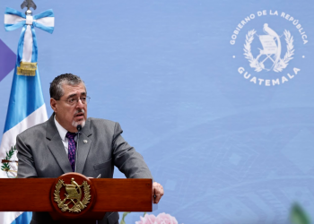 Presidente Arévalo recuerda desafíos a 40 años de la promulgación de la Constitución. / Foto: Daniel Ordóñez.