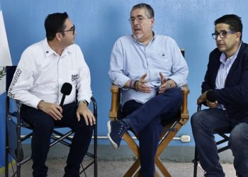 Presidente reitera compromiso para llevar programas de desarrollo a Alta Verapaz