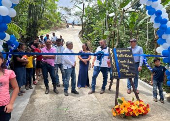 Vecinos de la aldea Timushan, La Unión, Zacapa son beneficiados con proyecto vial